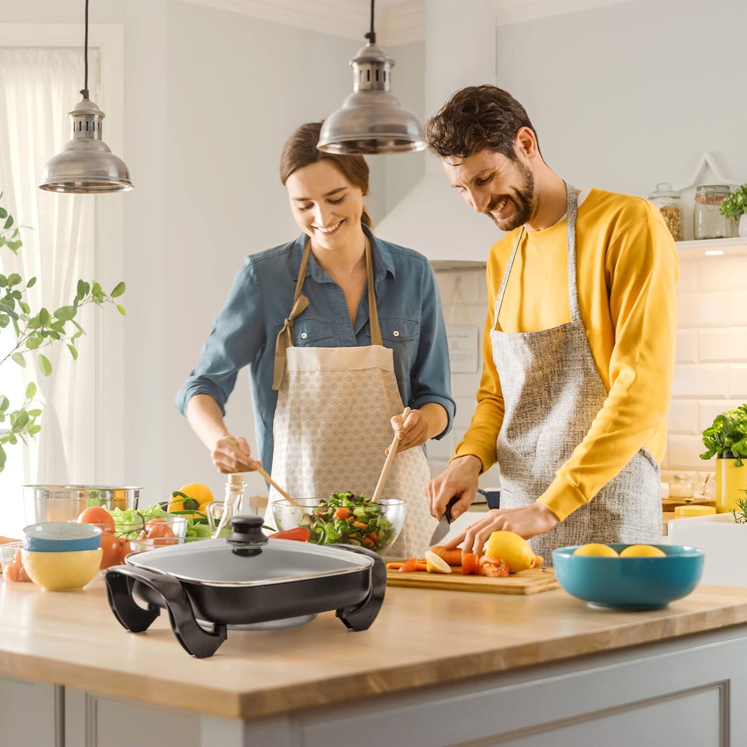 Moss & Stone Square Nonstick Electric Skillet With Lid, Aluminum 12 Inch Electric Frying Pan, 2 Layers Of Non-Stick Coating, Adjustable Temperature Control, Lid With Steam Vent & Heat-Resistant Handle