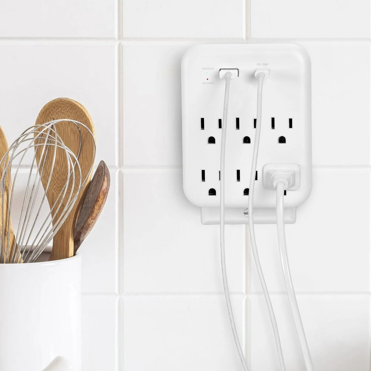Brookstone 6 Outlets w/ Type C and USB A Surge Protector - White