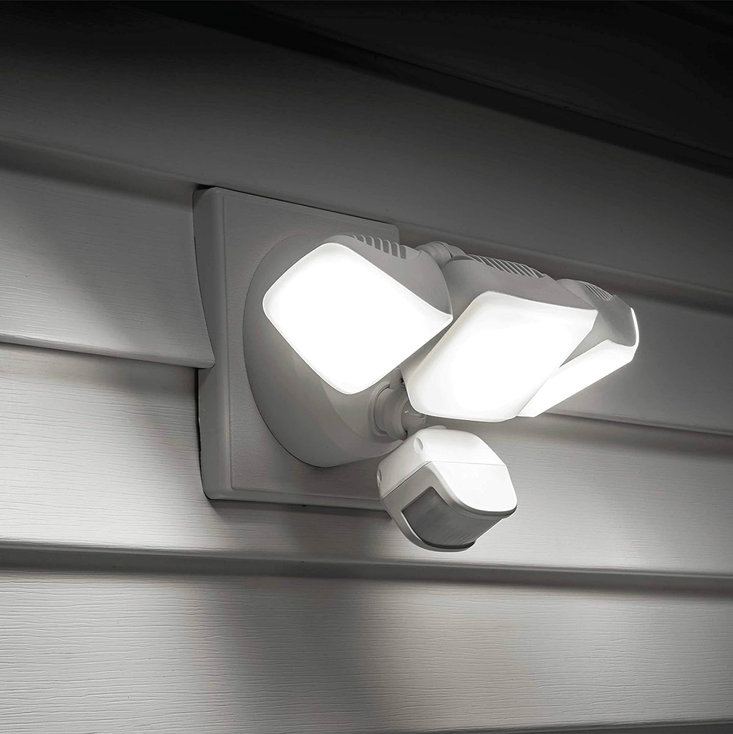 Mr Beams Wired Pro 3-Head Outdoor Motion Sensing LED Security Light, 3900 Lumens, White, 1-Pack