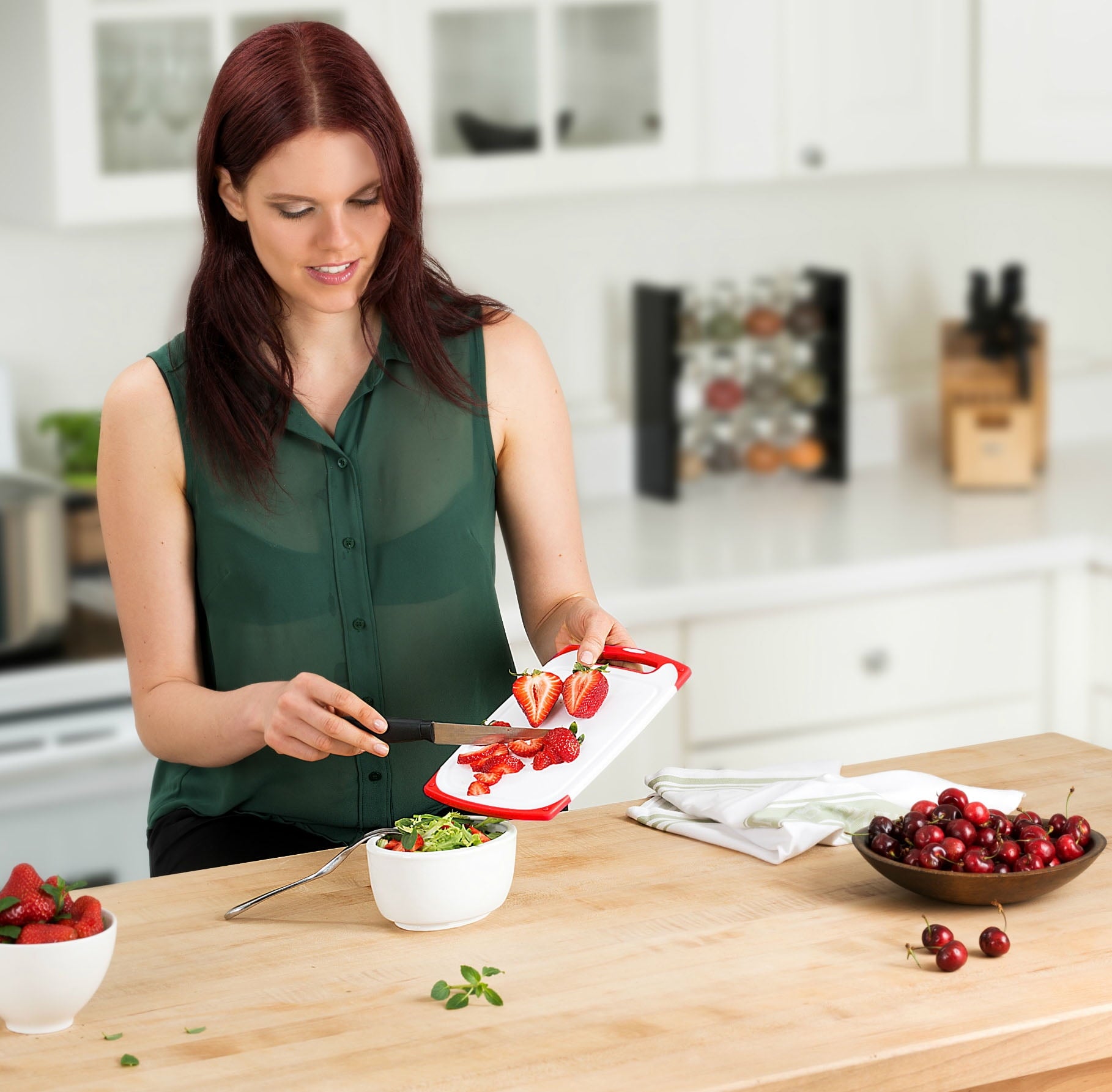 Belwares Plastic Cutting Boards Set of 3, with Non-Slip Feet & Deep Drip Juice Groove, Red