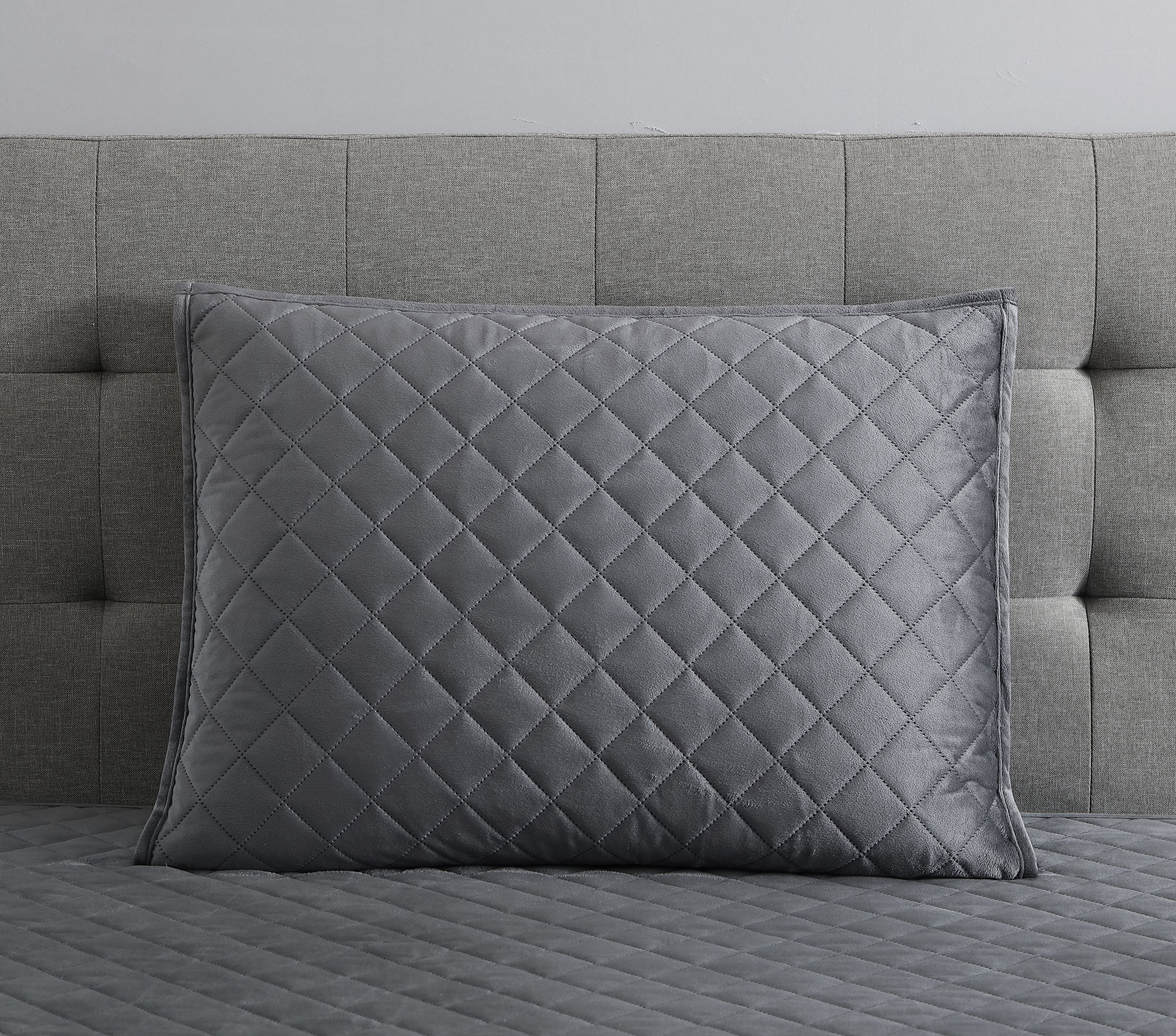 VCNY Home Solid Mink Quilt Full/ Queen Grey